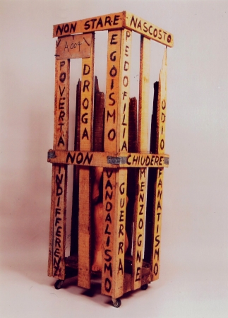 A004 Non stare nascosto, non chiudere gli occhi Scultura